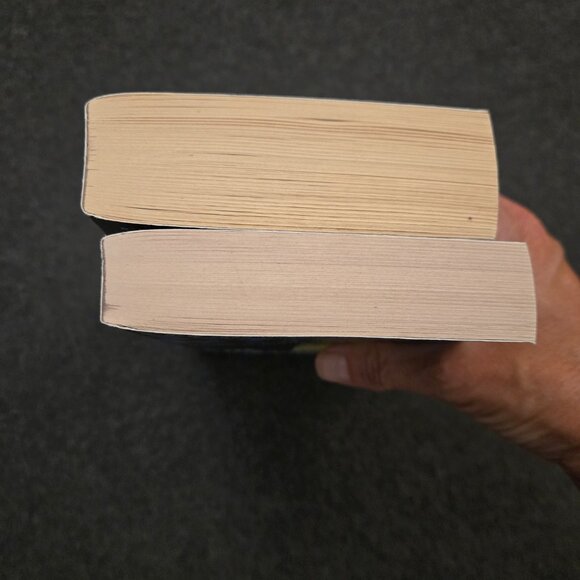 2 Stephen King Paperback Novels - Picture 4 of 5